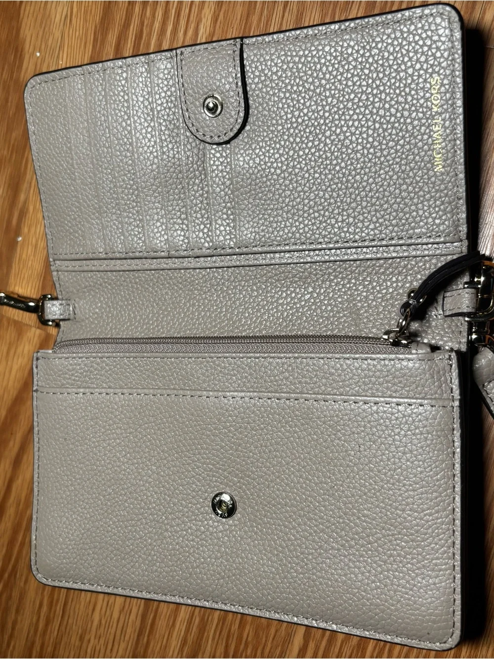 Michael Kors compact pebbled