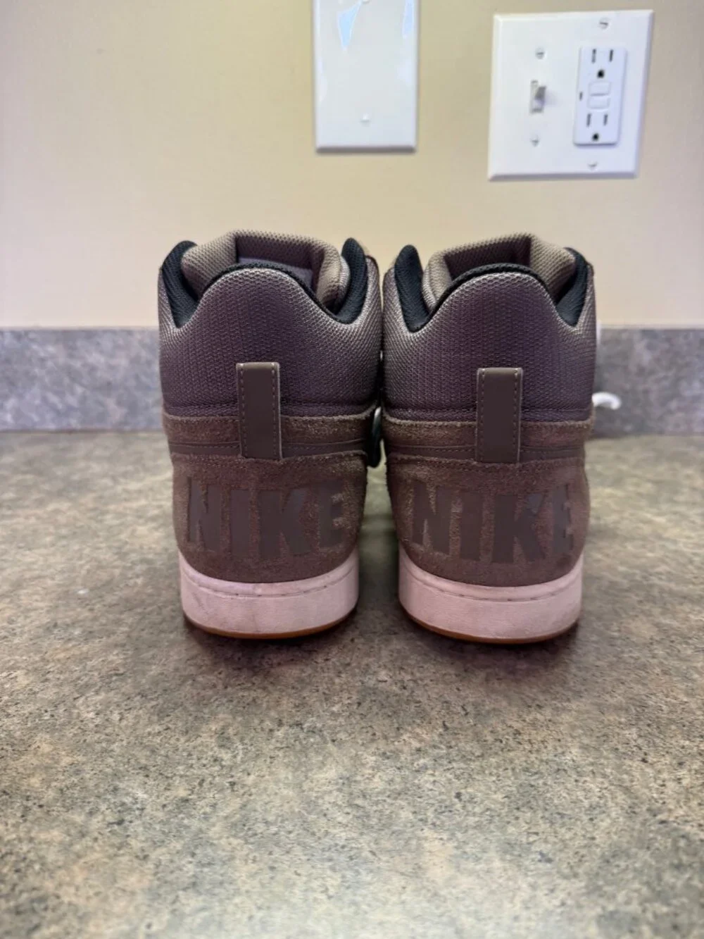 Nike eberon mid