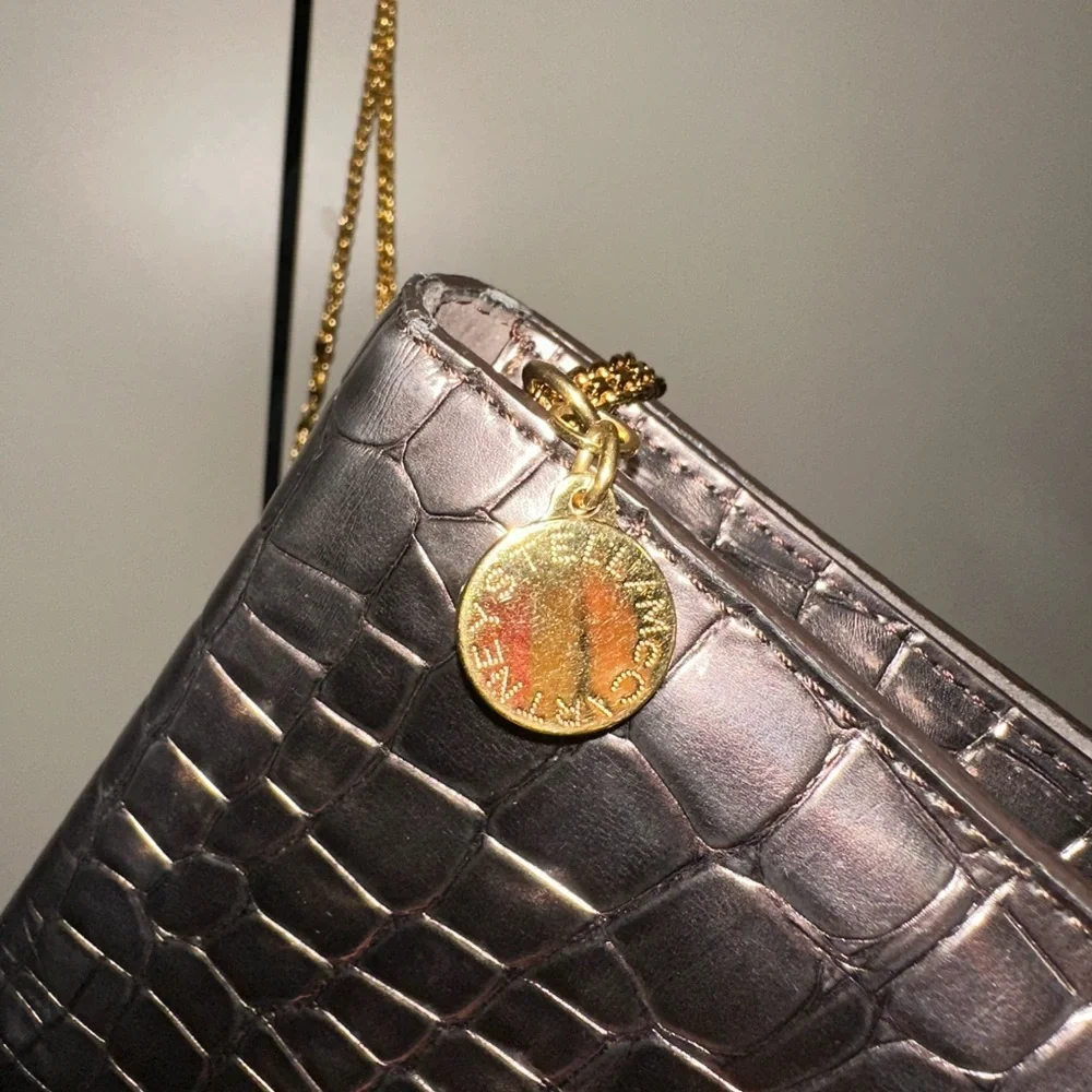 Stella McCartney known or light
