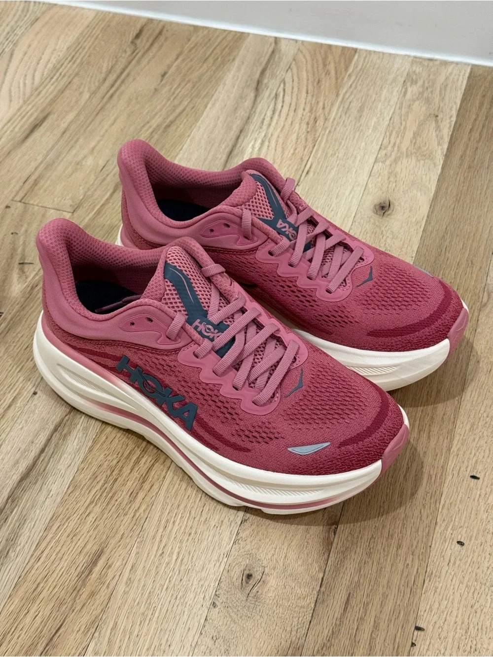 HOKA Bondi 9 Sneakers Lingonberry / Cranberry