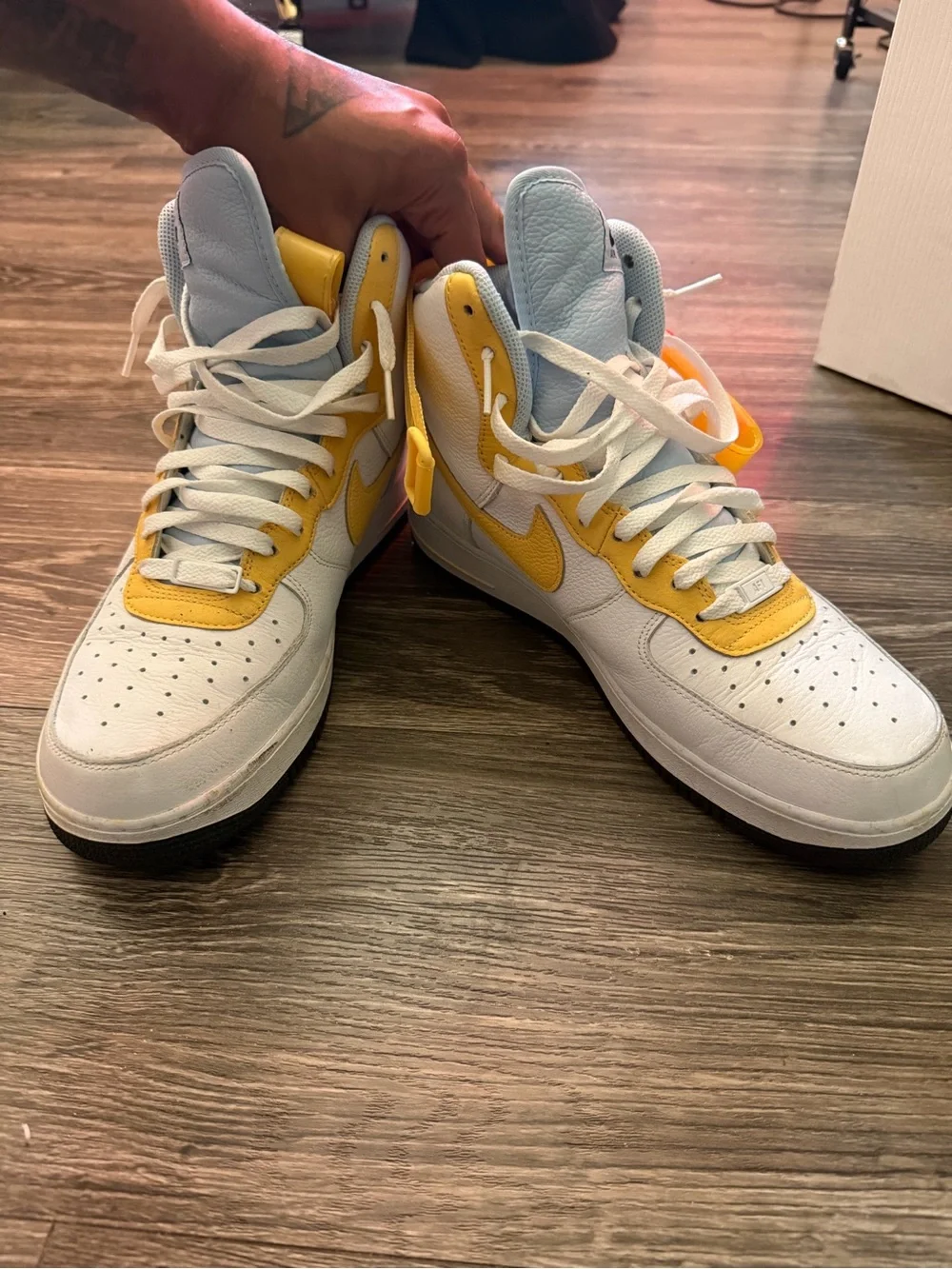 Nike mid top