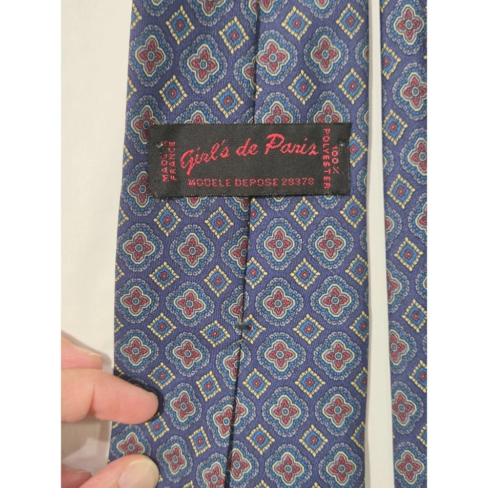 VTG Girls De Paris Peek A Boo Tie Pin Up Hidden Nude/Naked Woman Risque Novelty