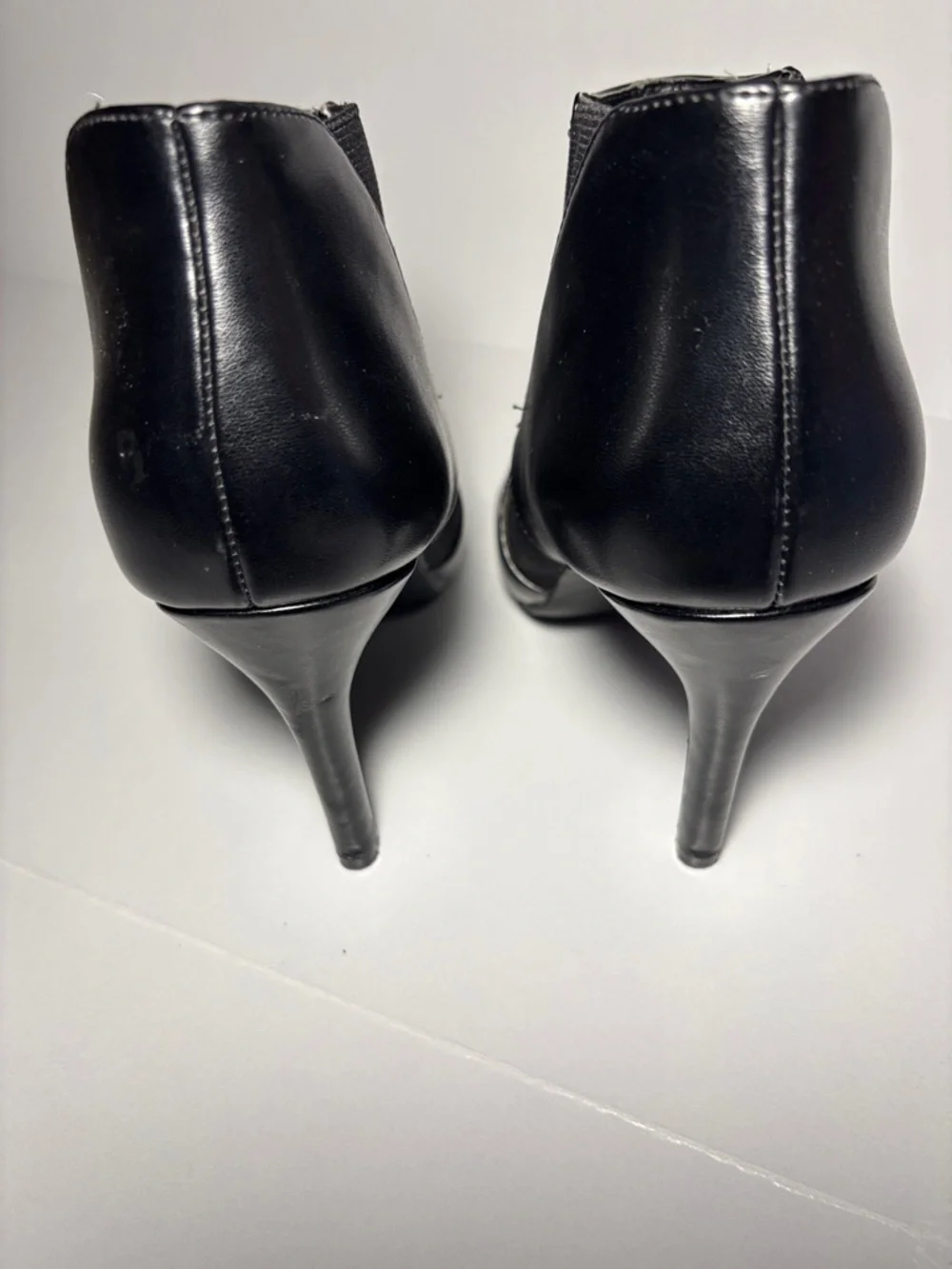 Cosmopolitan chic black
