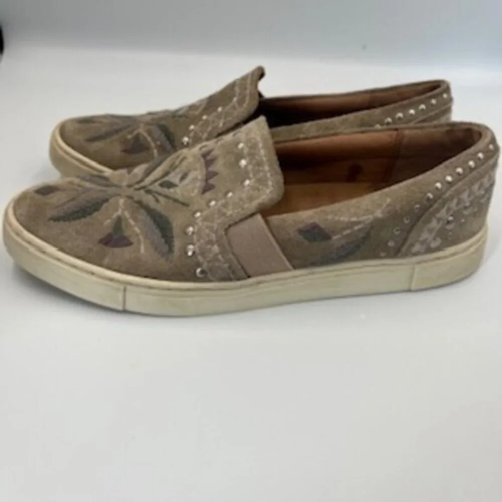 Frye ivy embroiled