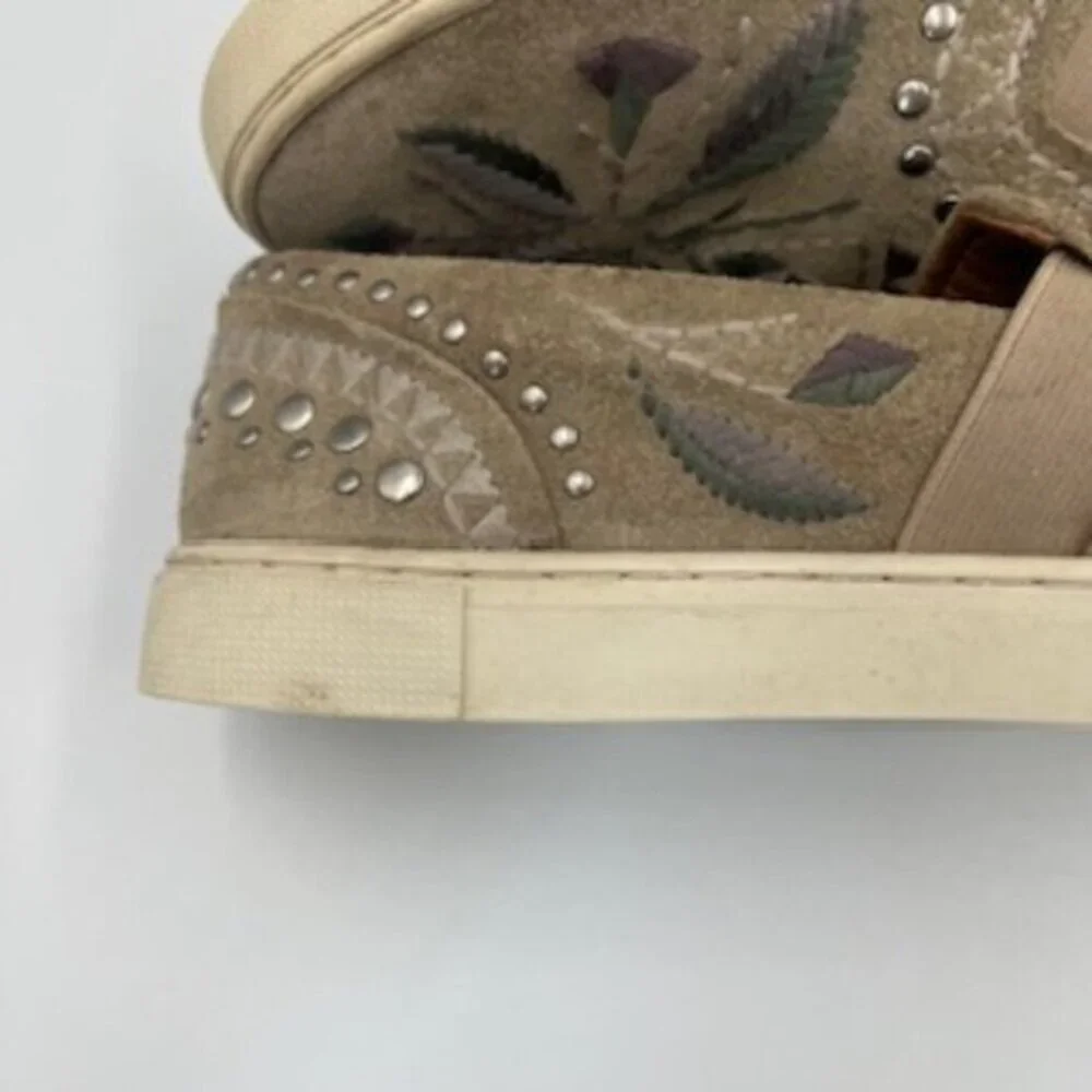 Frye ivy embroiled