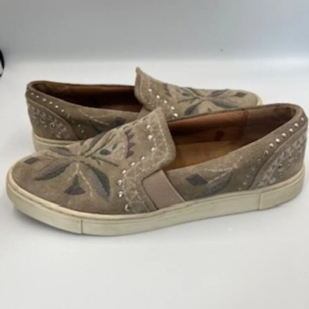 Frye ivy embroiled