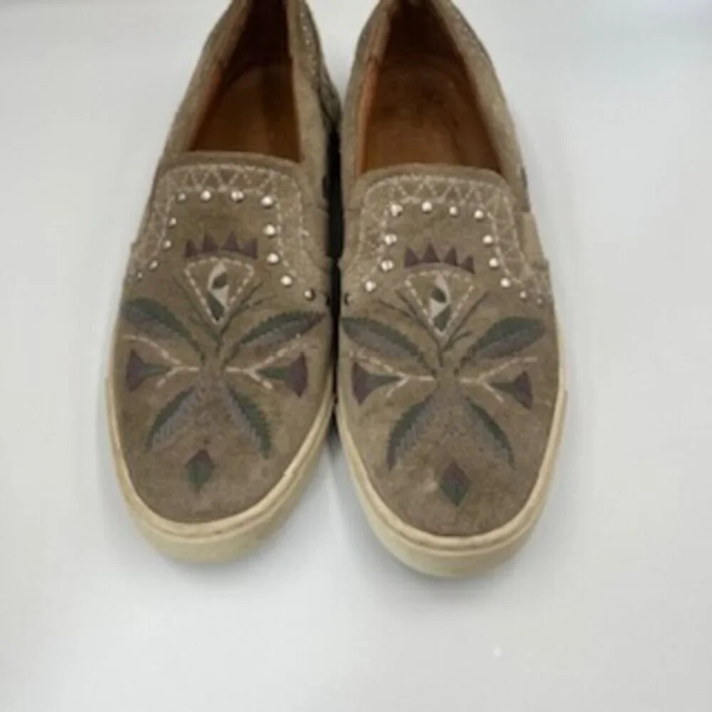 Frye ivy embroiled