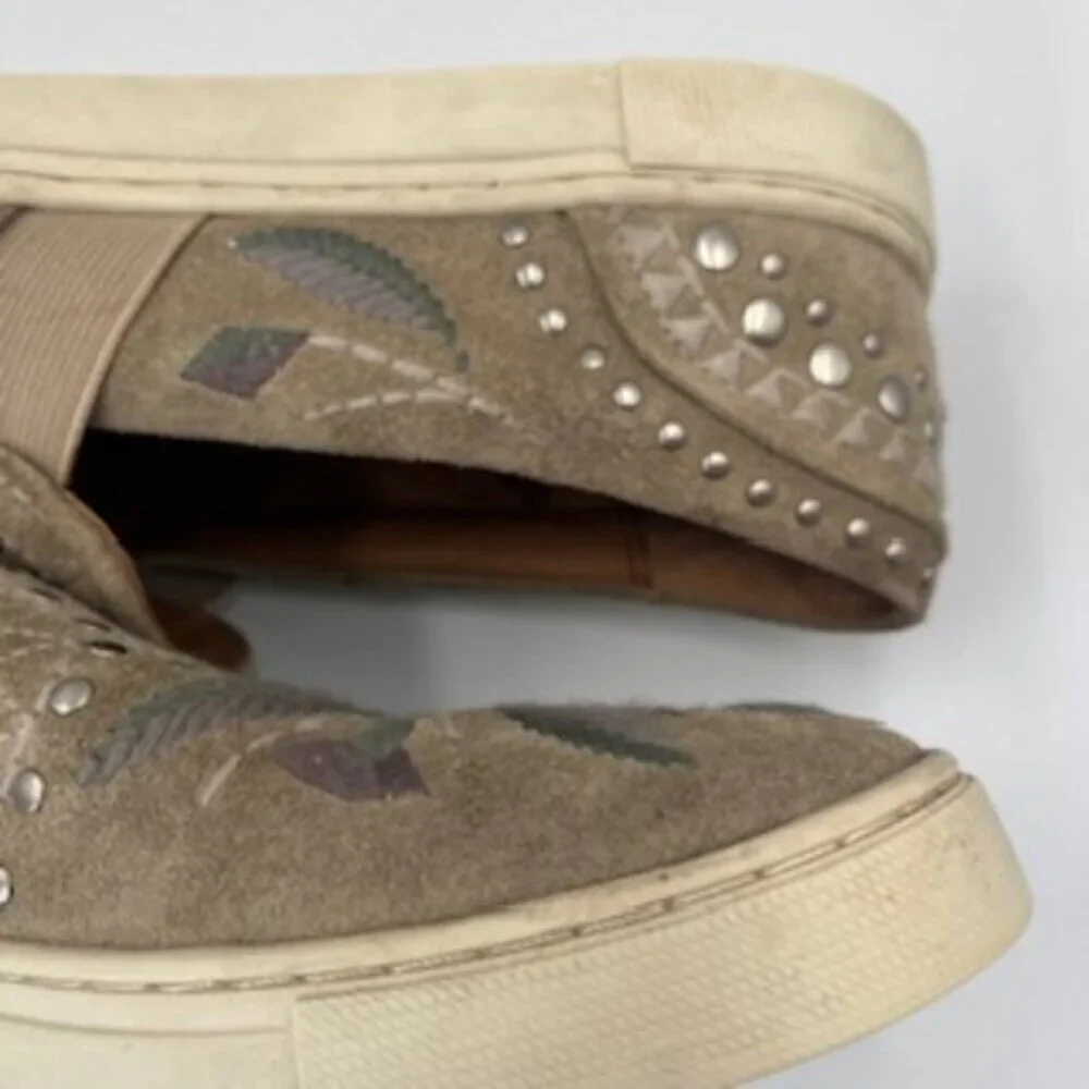 Frye ivy embroiled