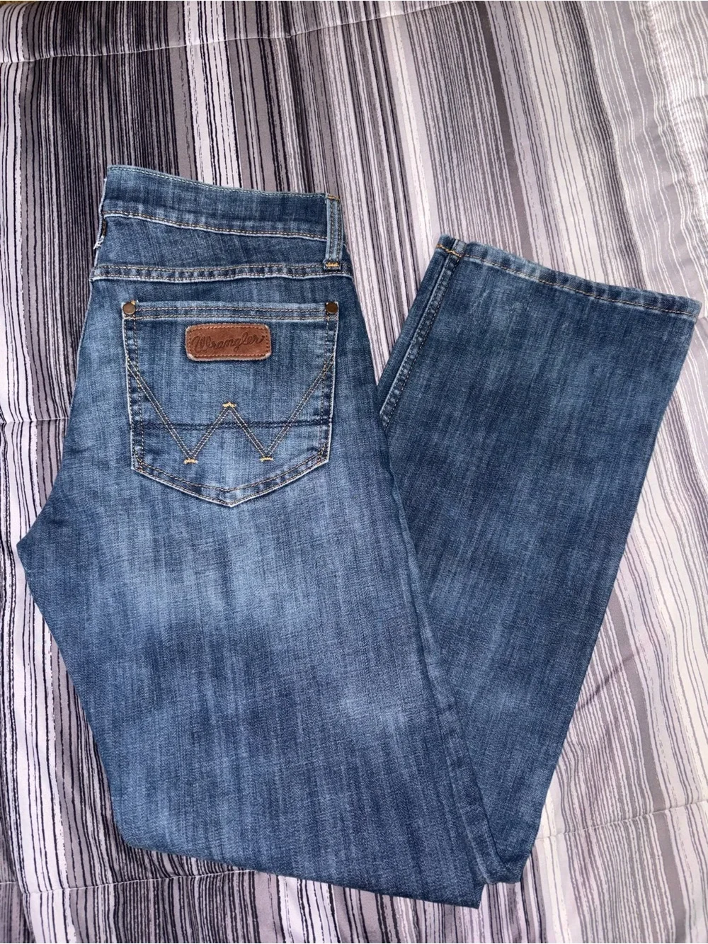 Wrangler Slim Straight Jeans - Medium Blue Wash