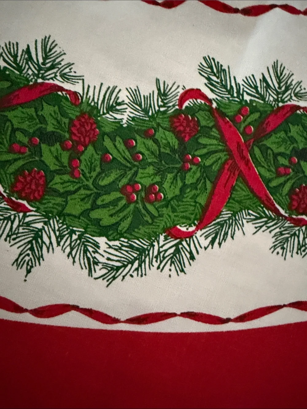 Festive Red & Green Holiday Tree Skirt - Brand Unspecified