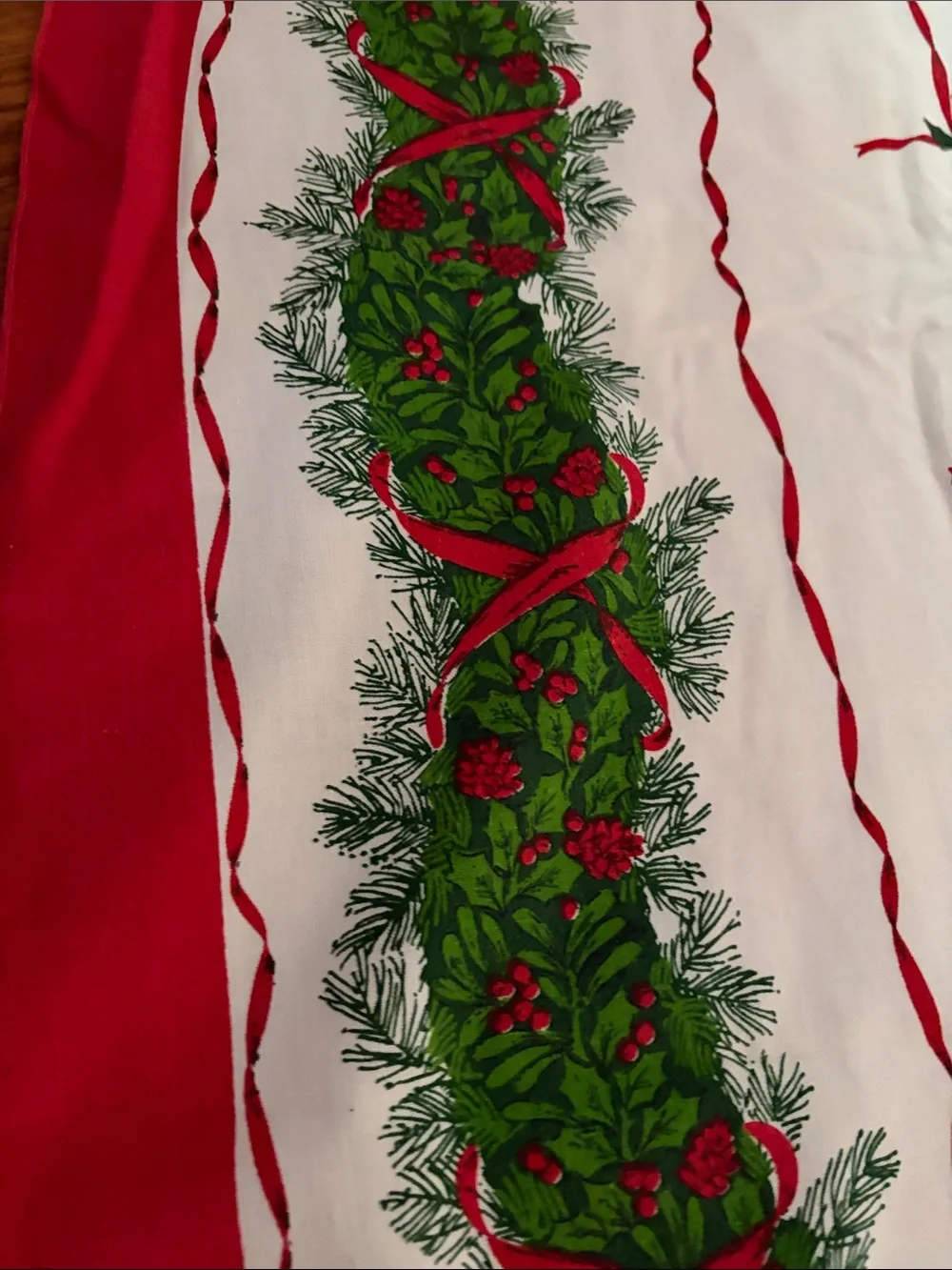 Festive Red & Green Holiday Tree Skirt - Brand Unspecified
