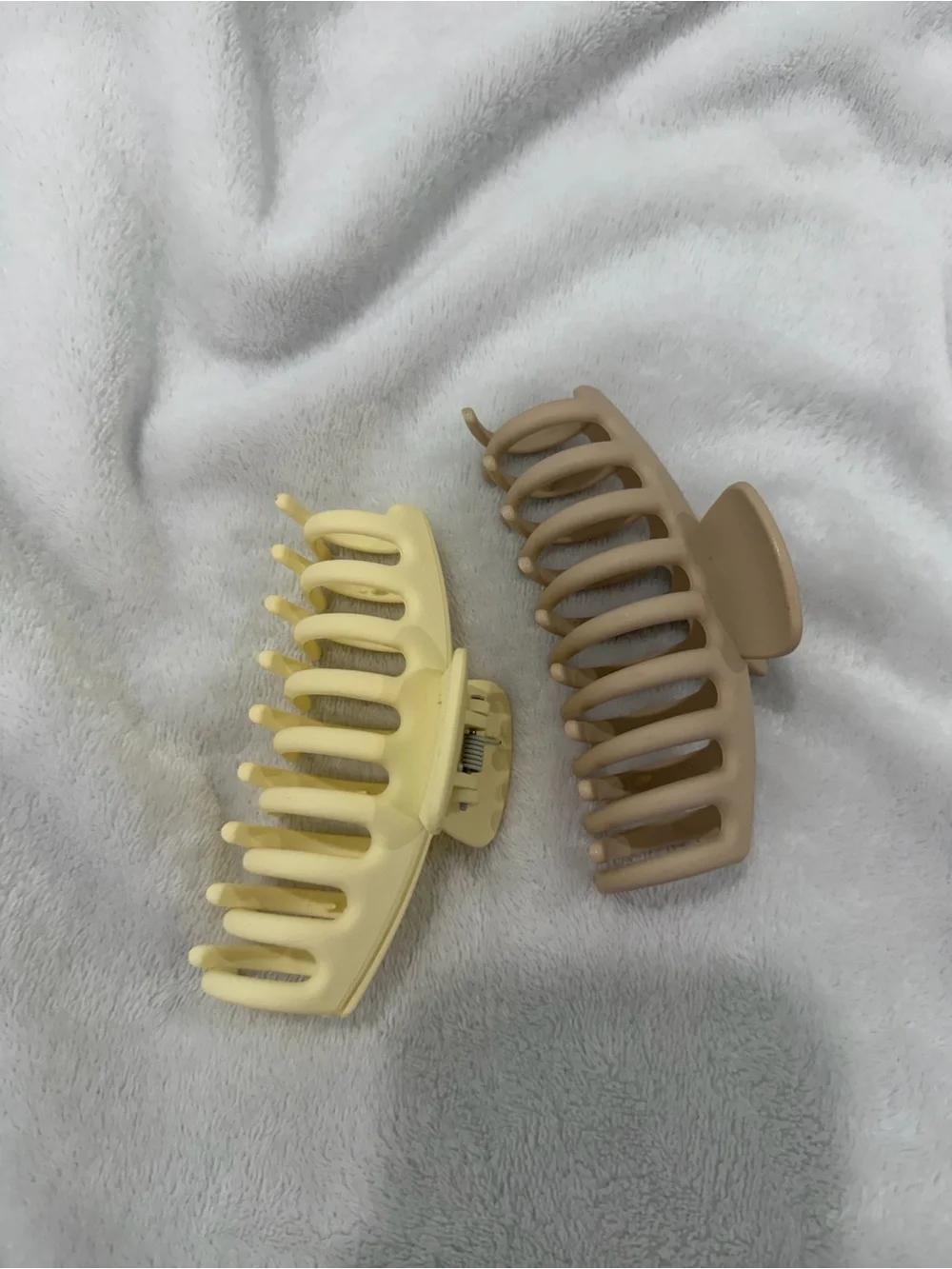 Jumbo Hair Claw Clip Duo - Beige & Pale Yellow