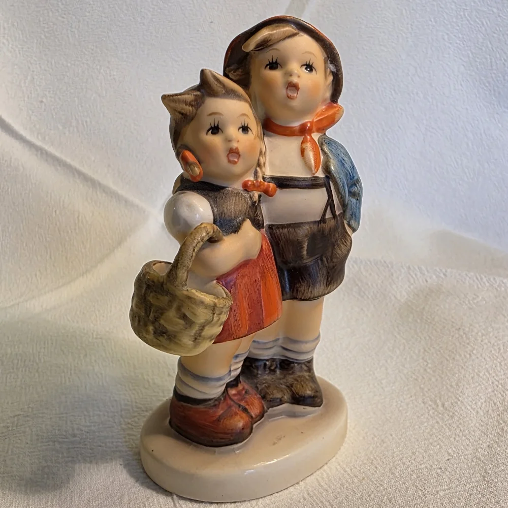 Hummel adorable figurine