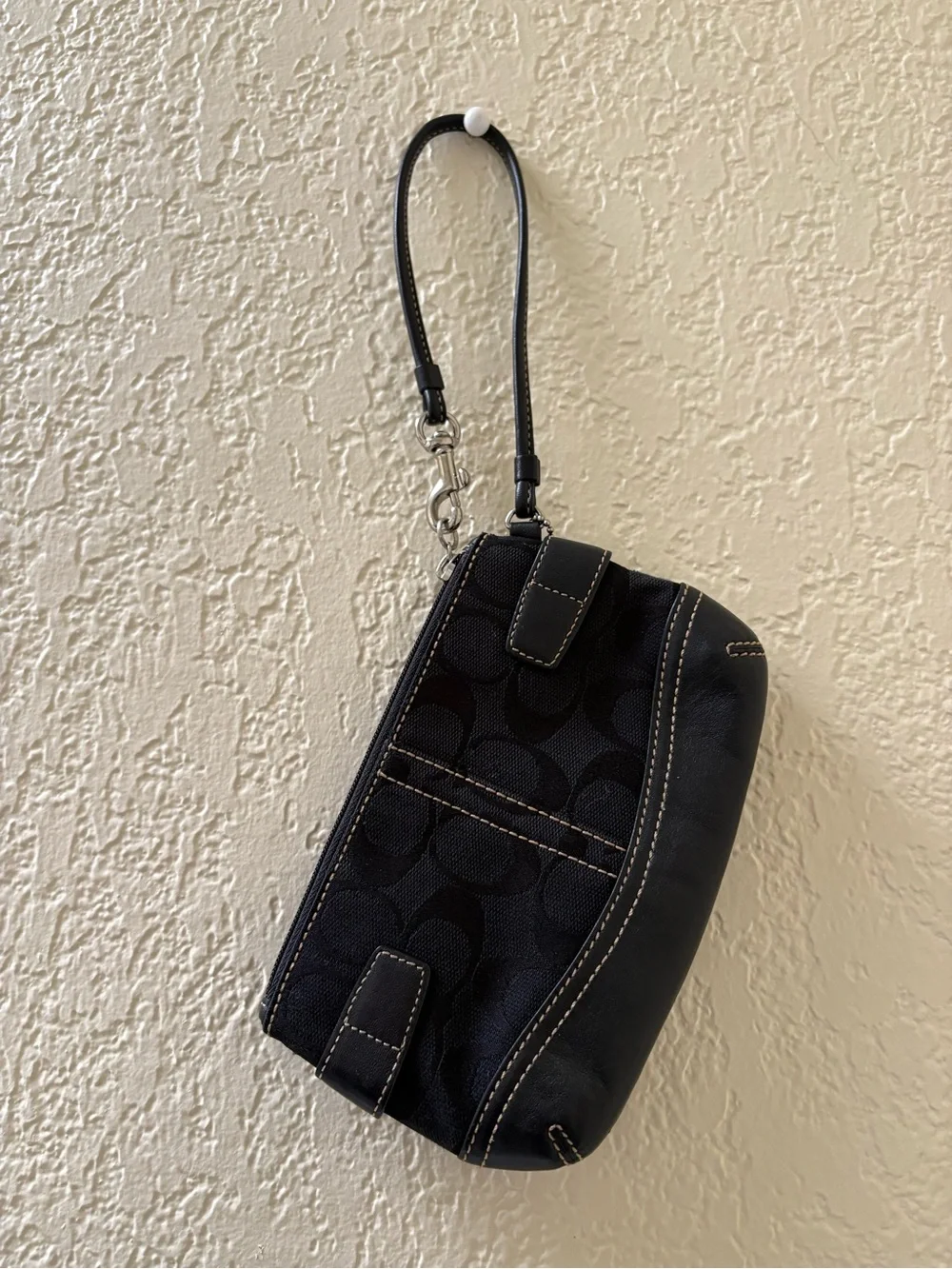 Coach wristlet black