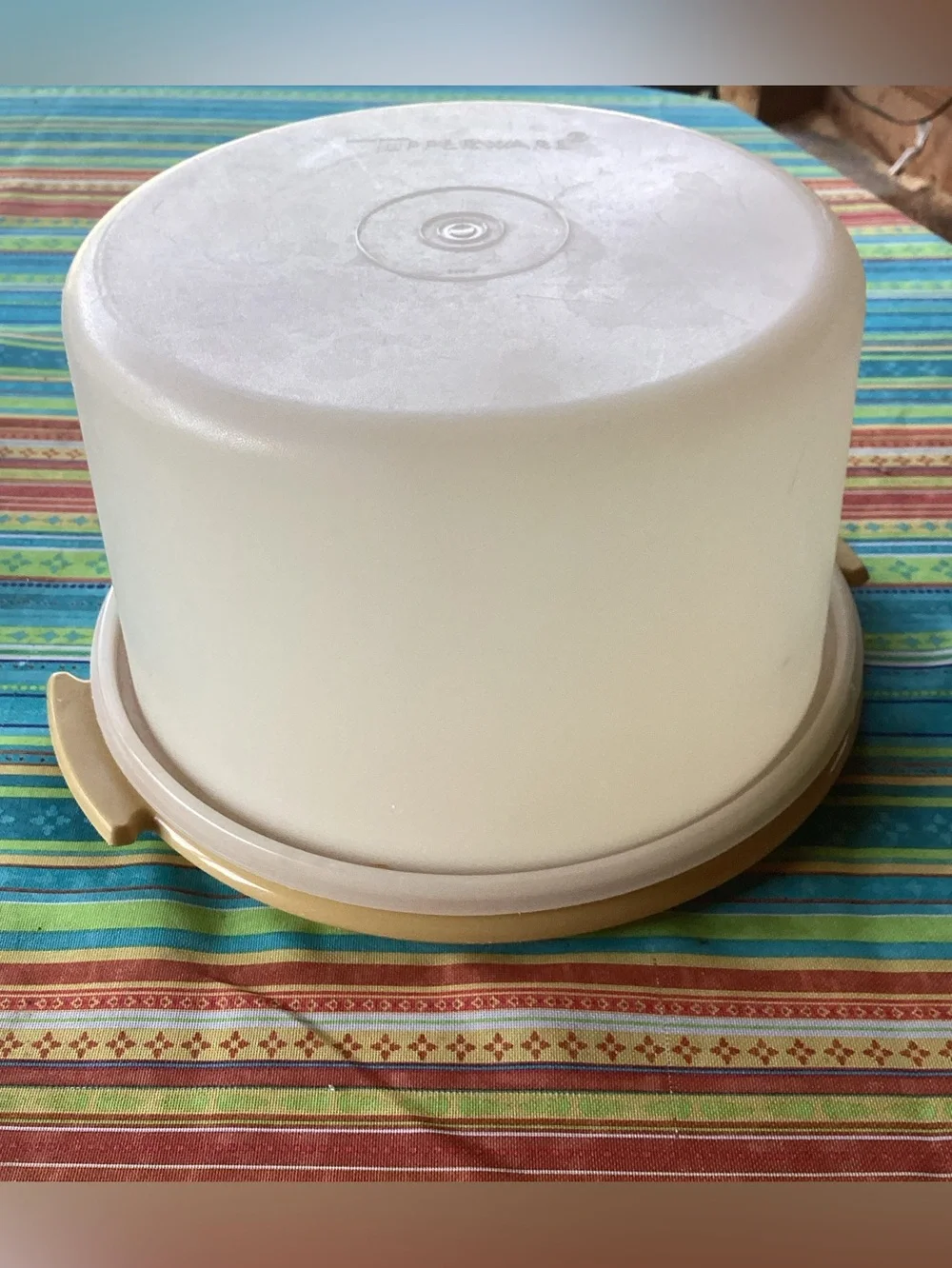 Tupperware Vintage Round Cake Taker - small size in Harvest Gold