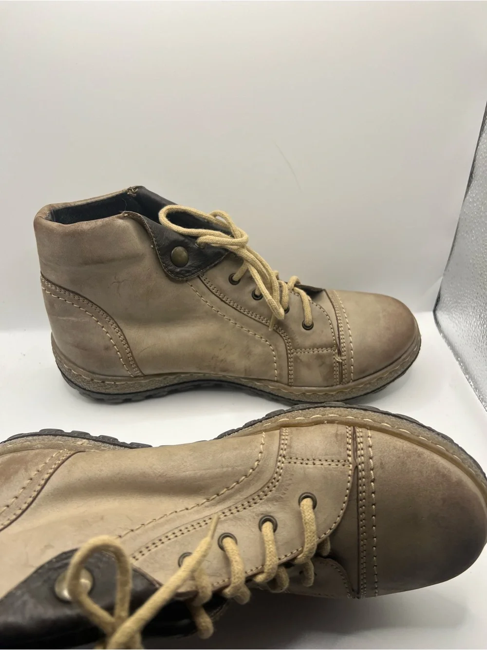 V Italia taupe leather