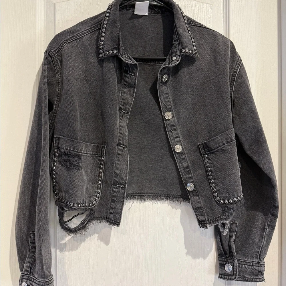 Zara design black features