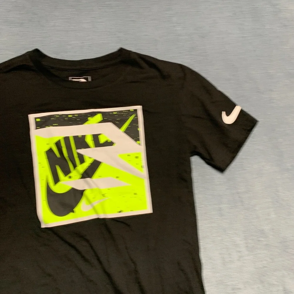 Nike shirt boys