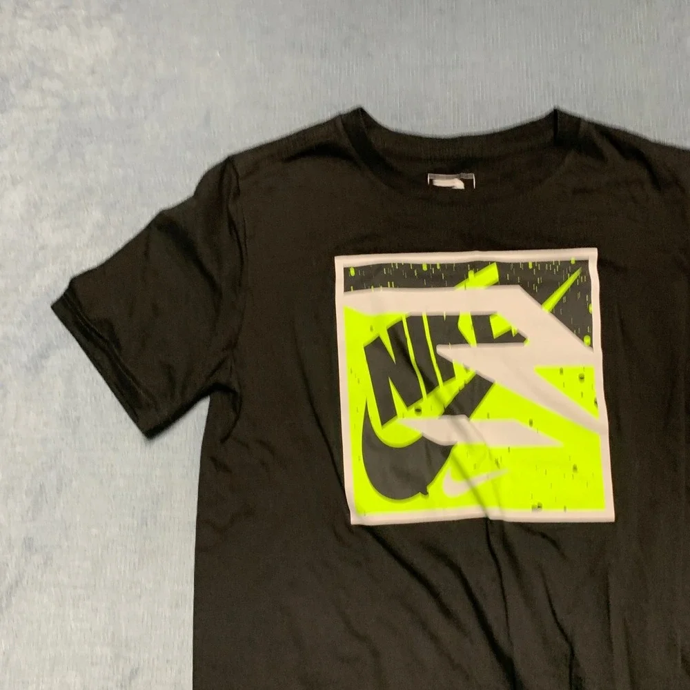 Nike shirt boys