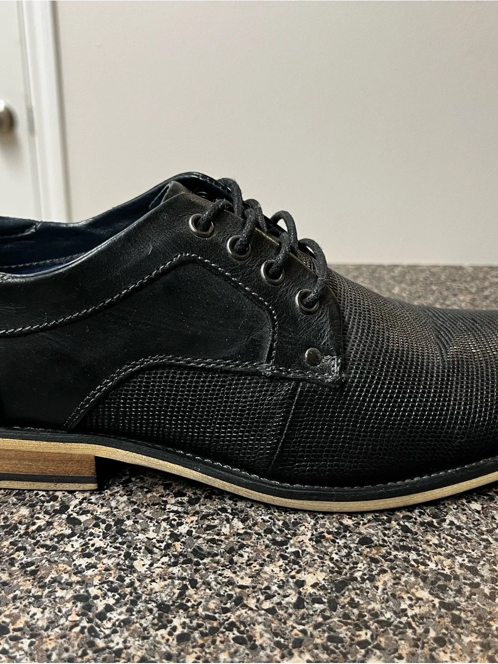 Steve Madden textured black