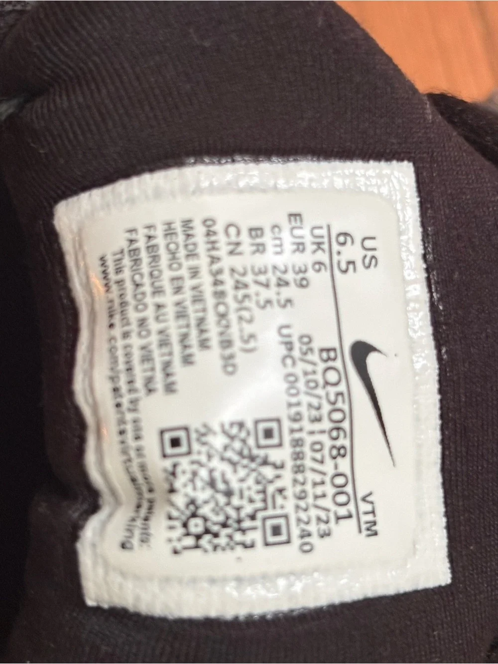 Nike size 6.5' Black VaporMax Plus Sneakers