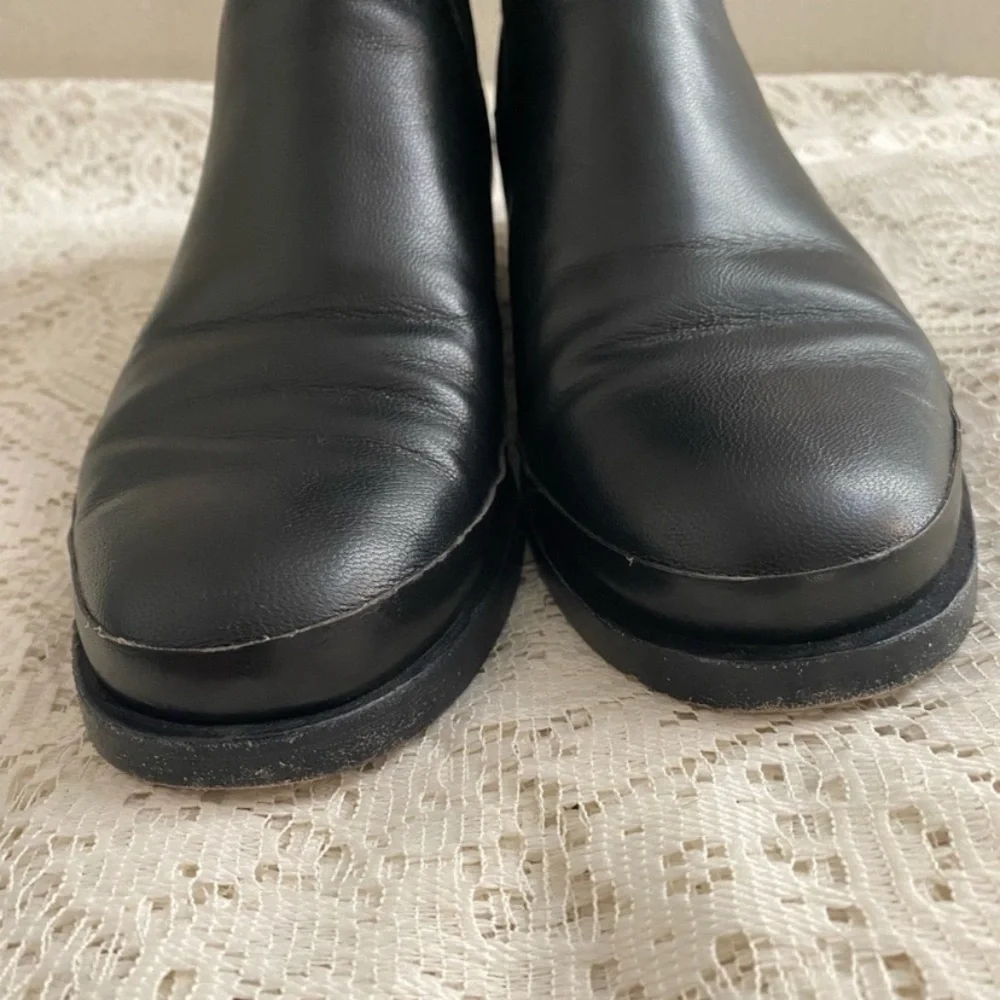VINCE Black Ryker Leather Ankle Chelsea Boots with Elastic Panels