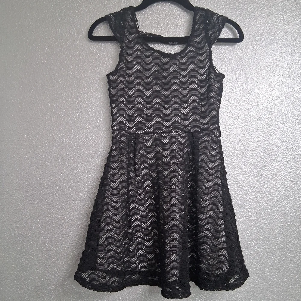 Lilt Girl's Black Lace Overlay Formal Dress   Size 8.    13