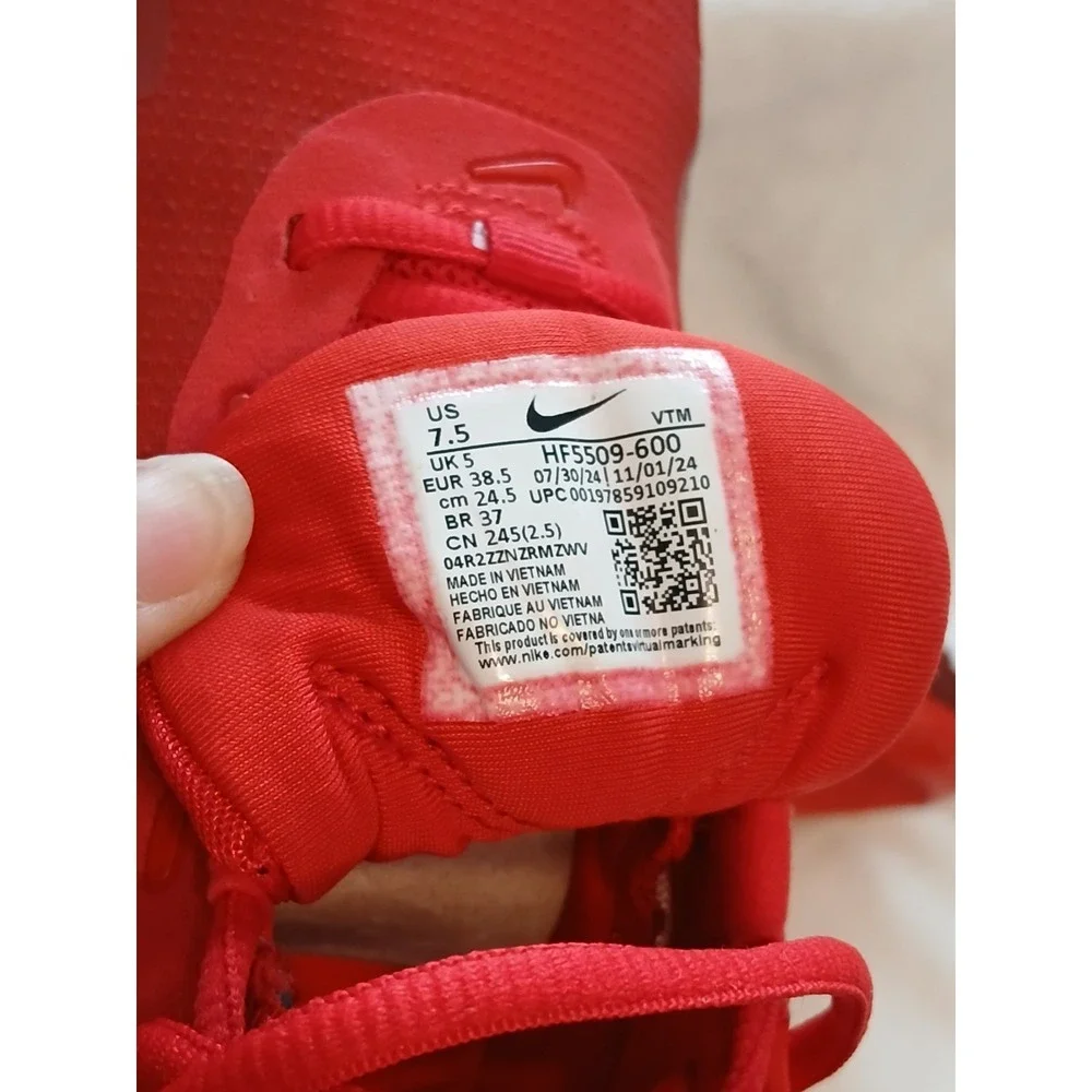 NIB - Wms Nike Airmax DN8 Sz 7.5 University Red