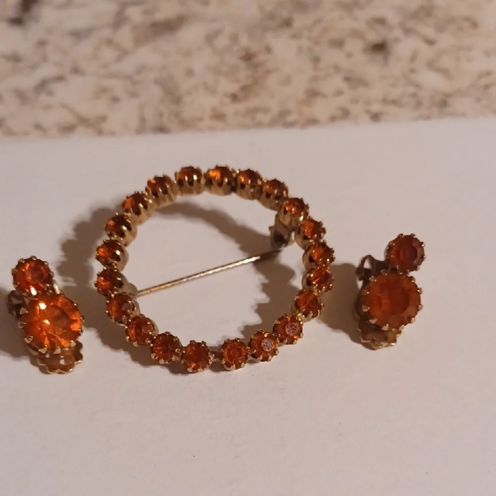 Vintage Gold and Orange Brooch Set Clip On Earings