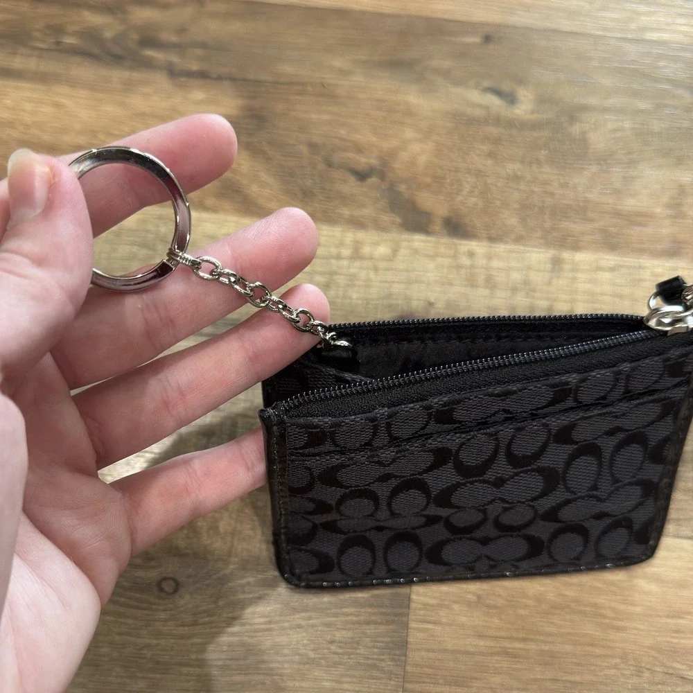 Coach signature id