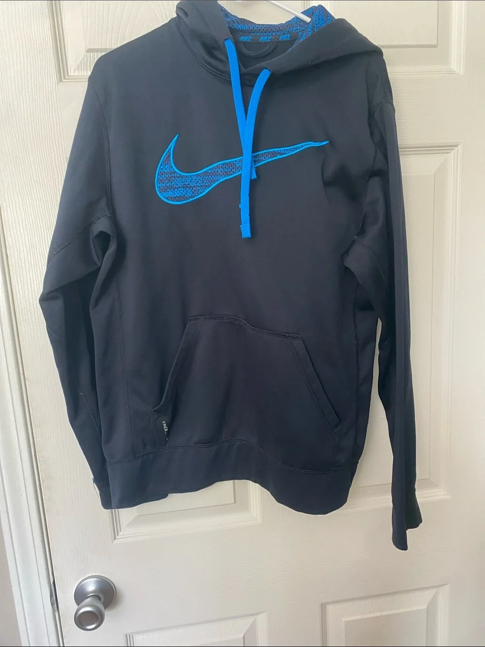 Nike therma fit Black Crewneck Sweatshirt with Blue Swoosh and Drawstrings