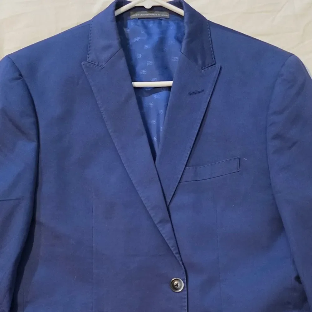 Ben Sherman features button
