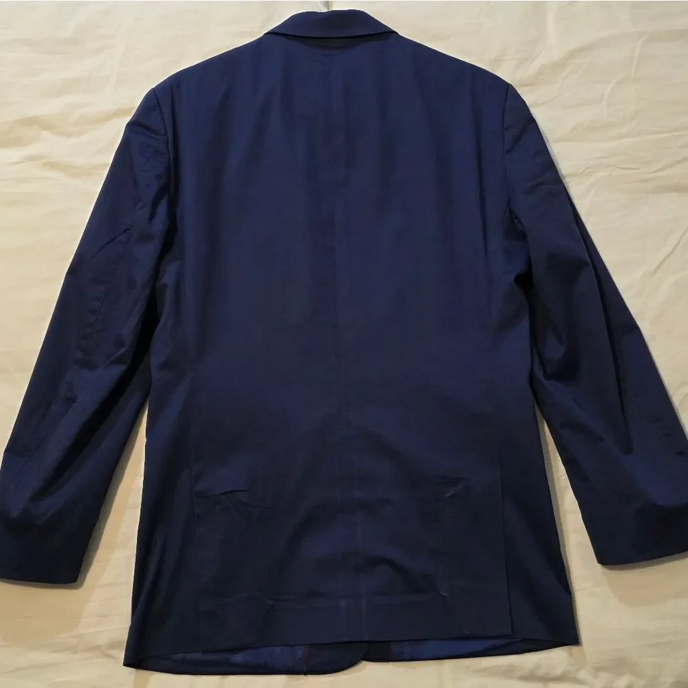 Ben Sherman features button