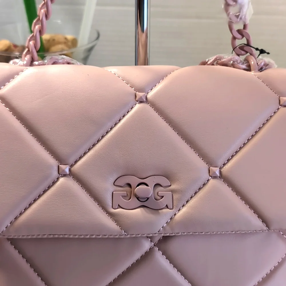 Gilda Paris chic stylish
