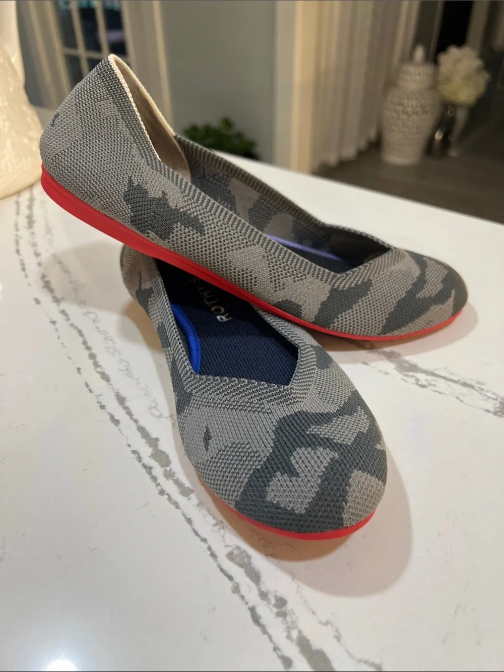 Rothys fabric review signs