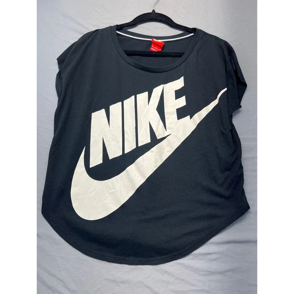 Nike Graphic Tee Women Size M Black Good Big Logo Short Sleeve Curved Hem Shirt
