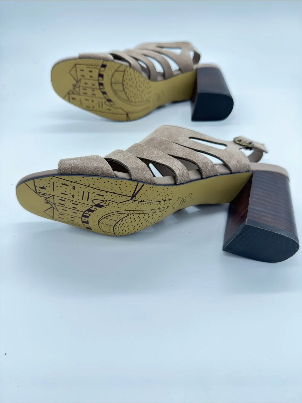 Bella Vita suede cutout
