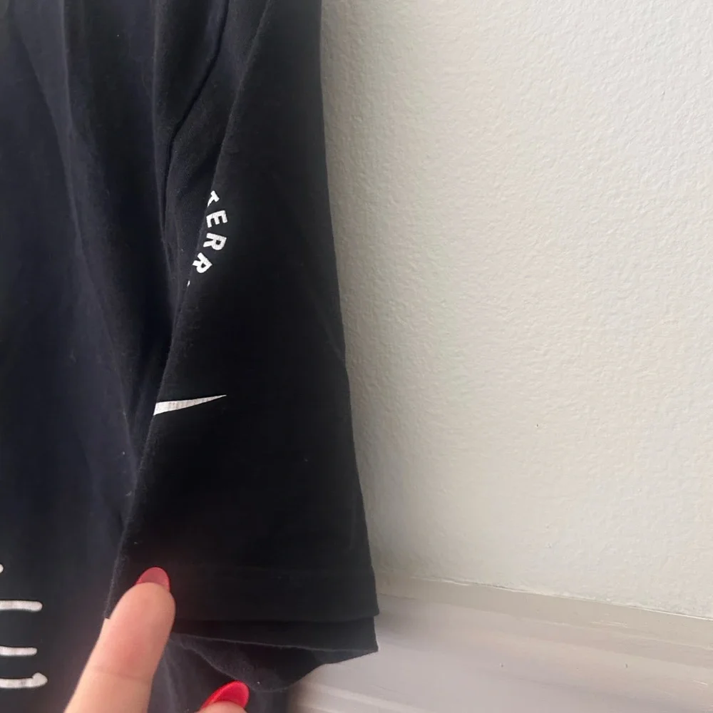 Nike bold black