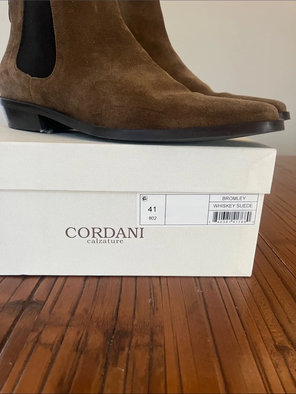Cordani suede upper