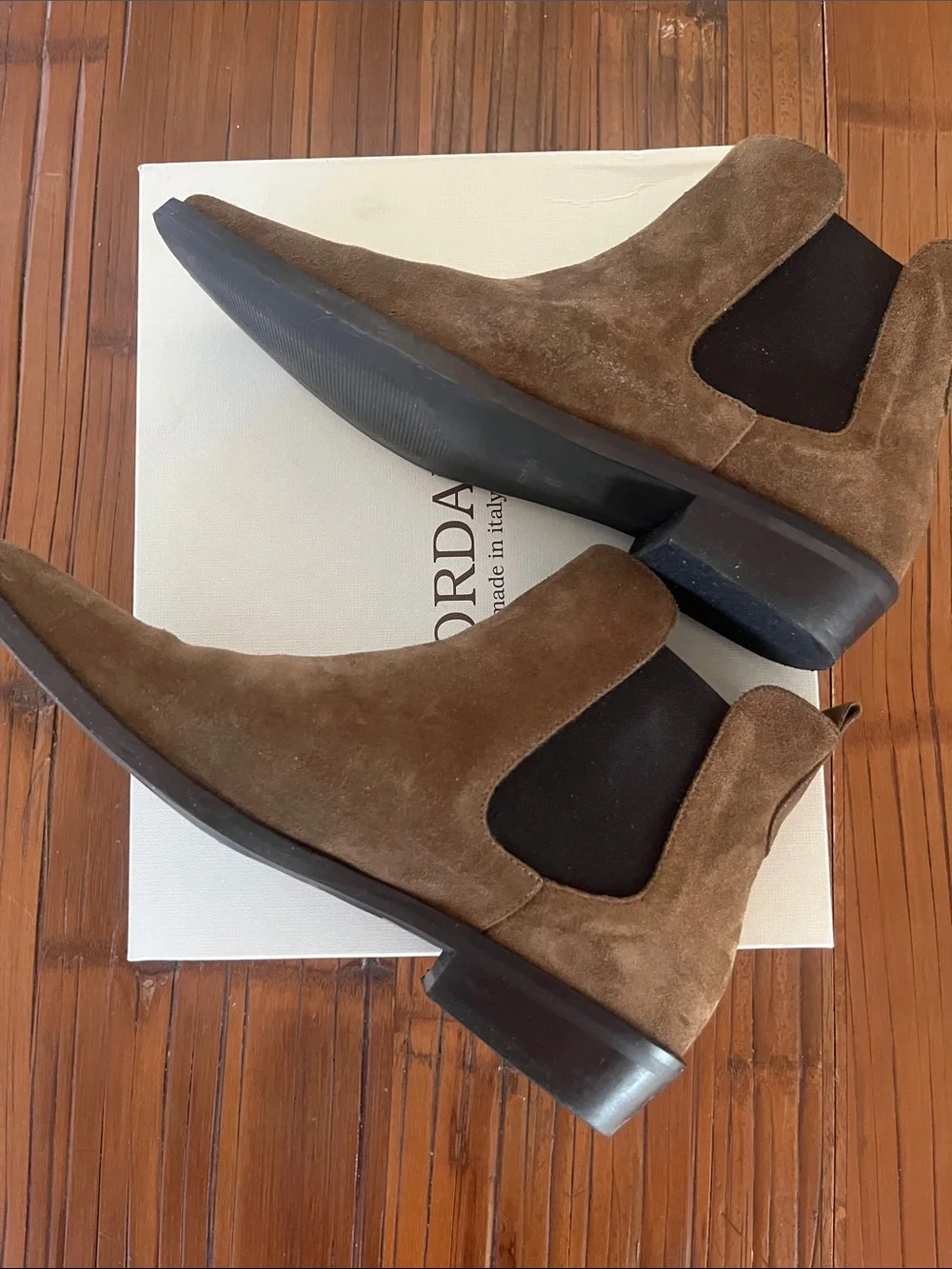 Cordani suede upper