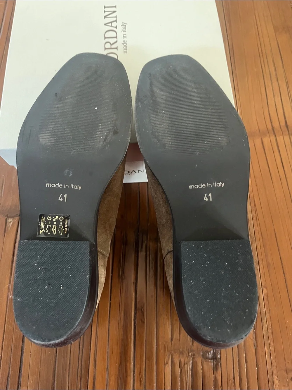 Cordani suede upper