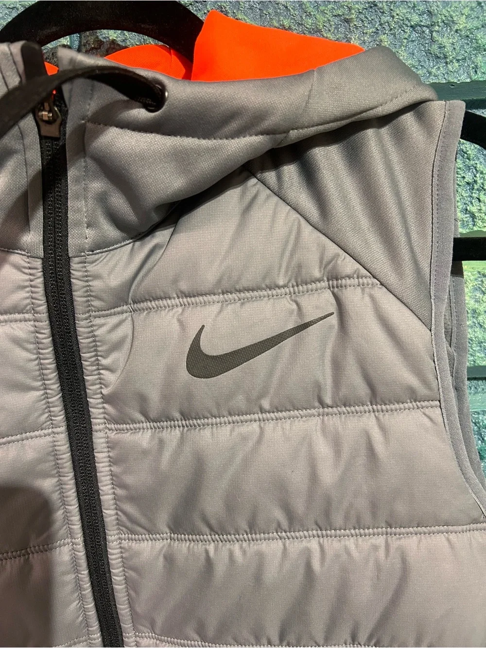 Nike men’s large Gray Quilted Hooded puffer Vest full zip