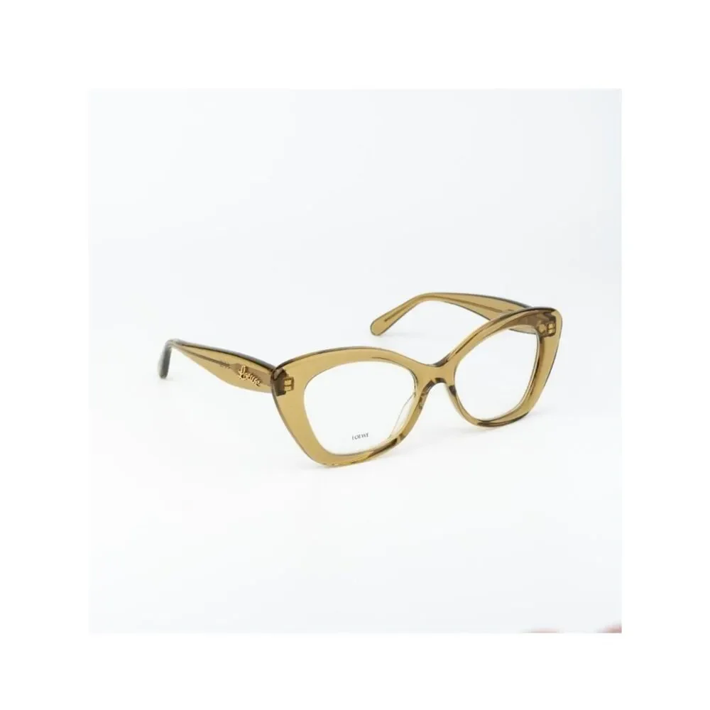 Loewe curvy women