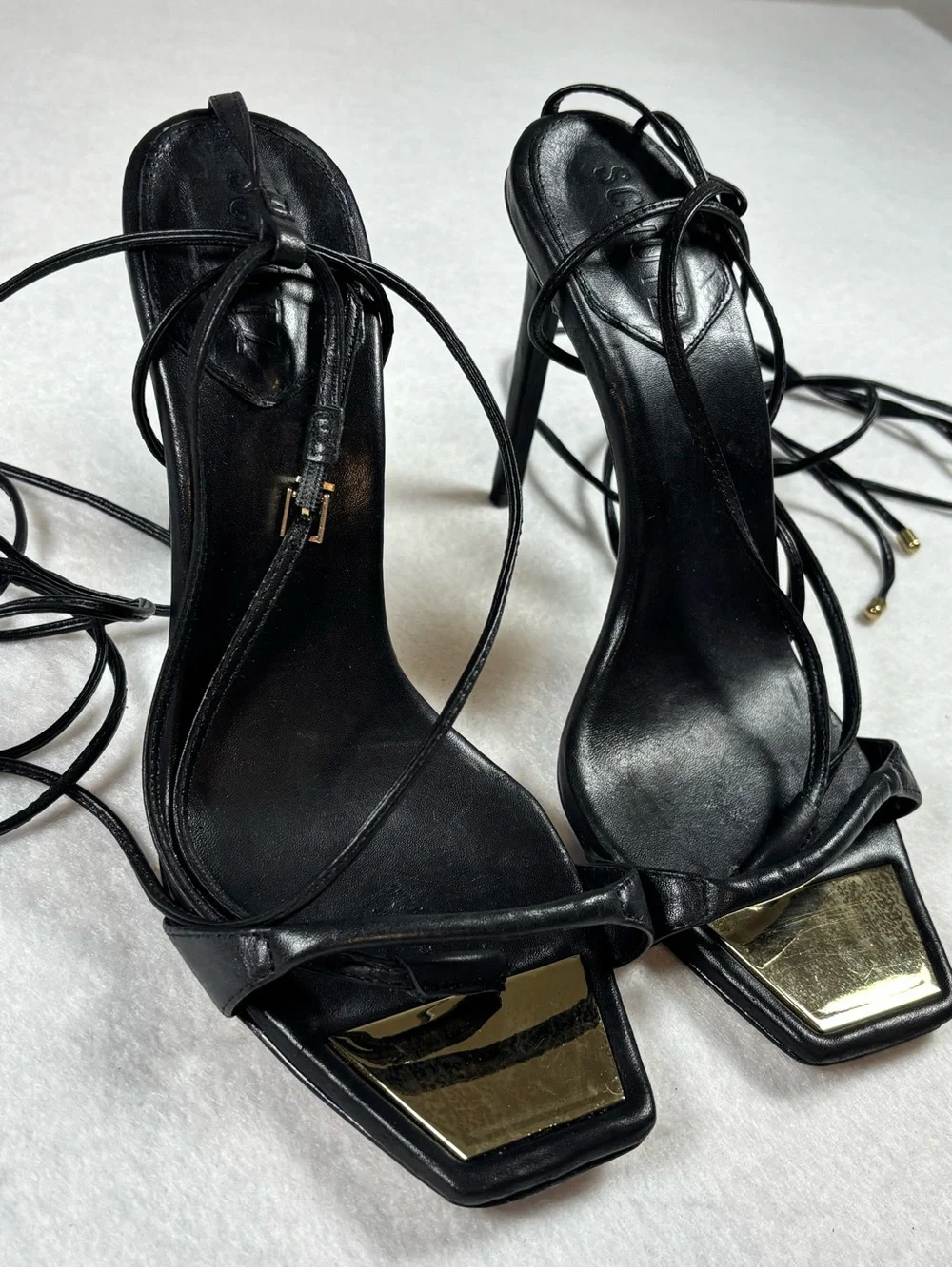 SCHUTZ size beautifully