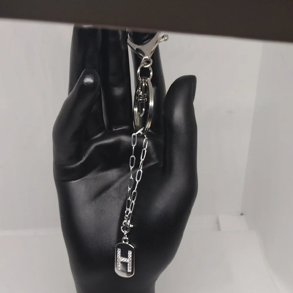 Elegant Silver Keychain with Stylish ‘H’ Pendant – Perfect Gift