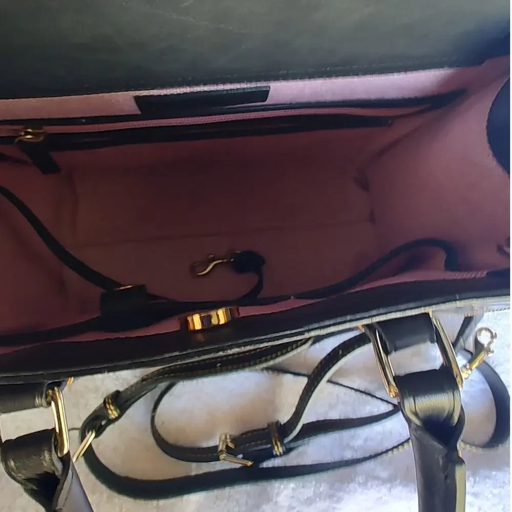 Dooney & Bourke by re