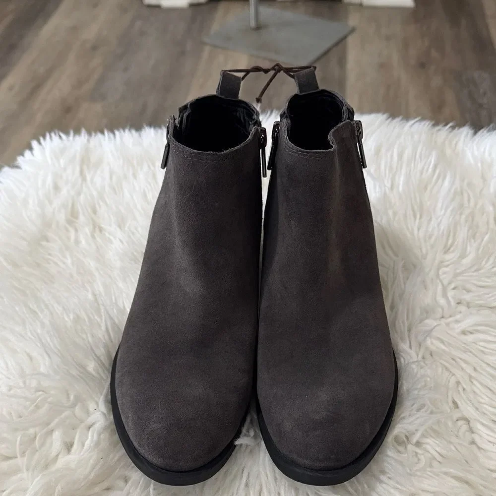 Kenneth Cole Women's Suede Gray Ankle Boots Size 7.5 NWOT