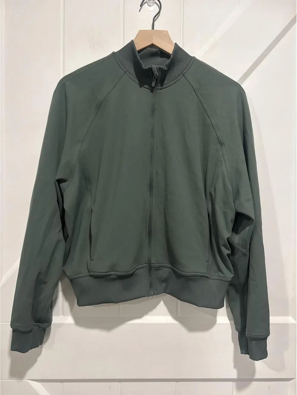 Lululemon Wunder Train Track Jacket in Dark Forest, Size 8