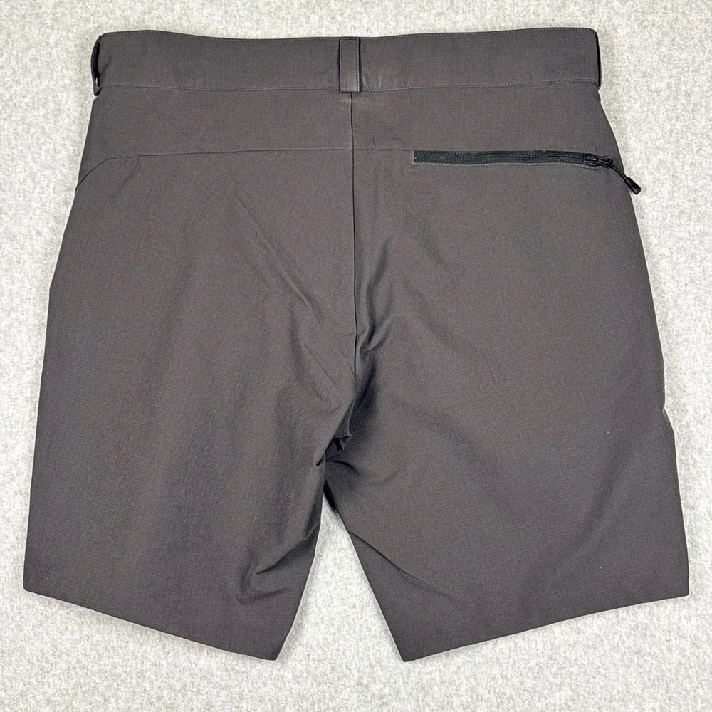 Helly Hansen dark helly closure