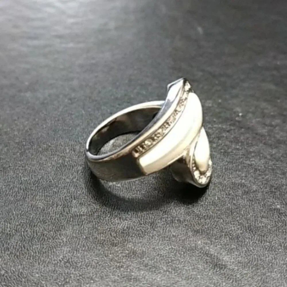 Unbranded pretty silver